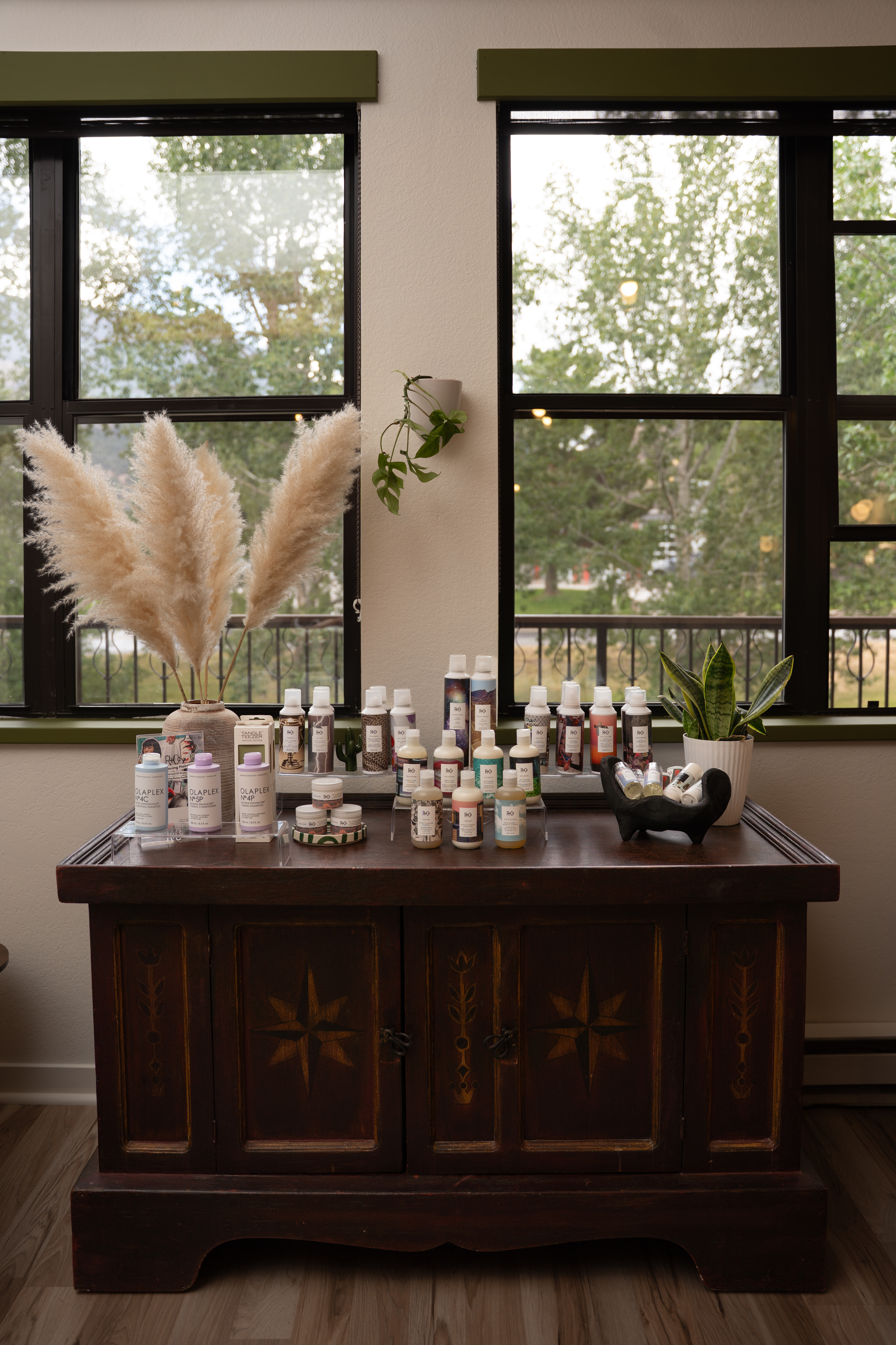 Retail table by the window